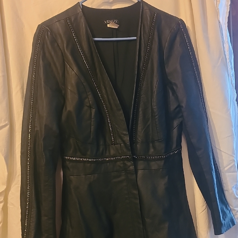 VENUS Black Tailored Blazer with V-Neckline